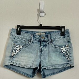 True Freedom Low Waist-Mid Rise Light Wash Lace Detail Denim Jean Shorts
